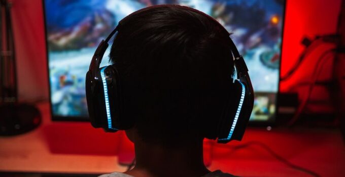 6 Most Popular Headphones Among Streamers and Gamers